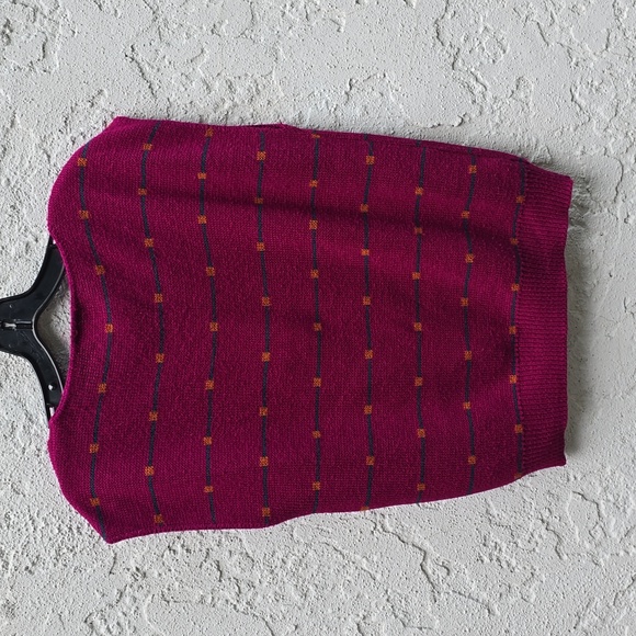 Vintage Magenta Dark Pink Sweater Vest Size Medium - Picture 5 of 8